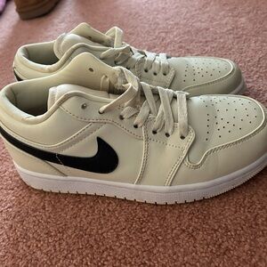Nike Women's Cream and Black Sneakers